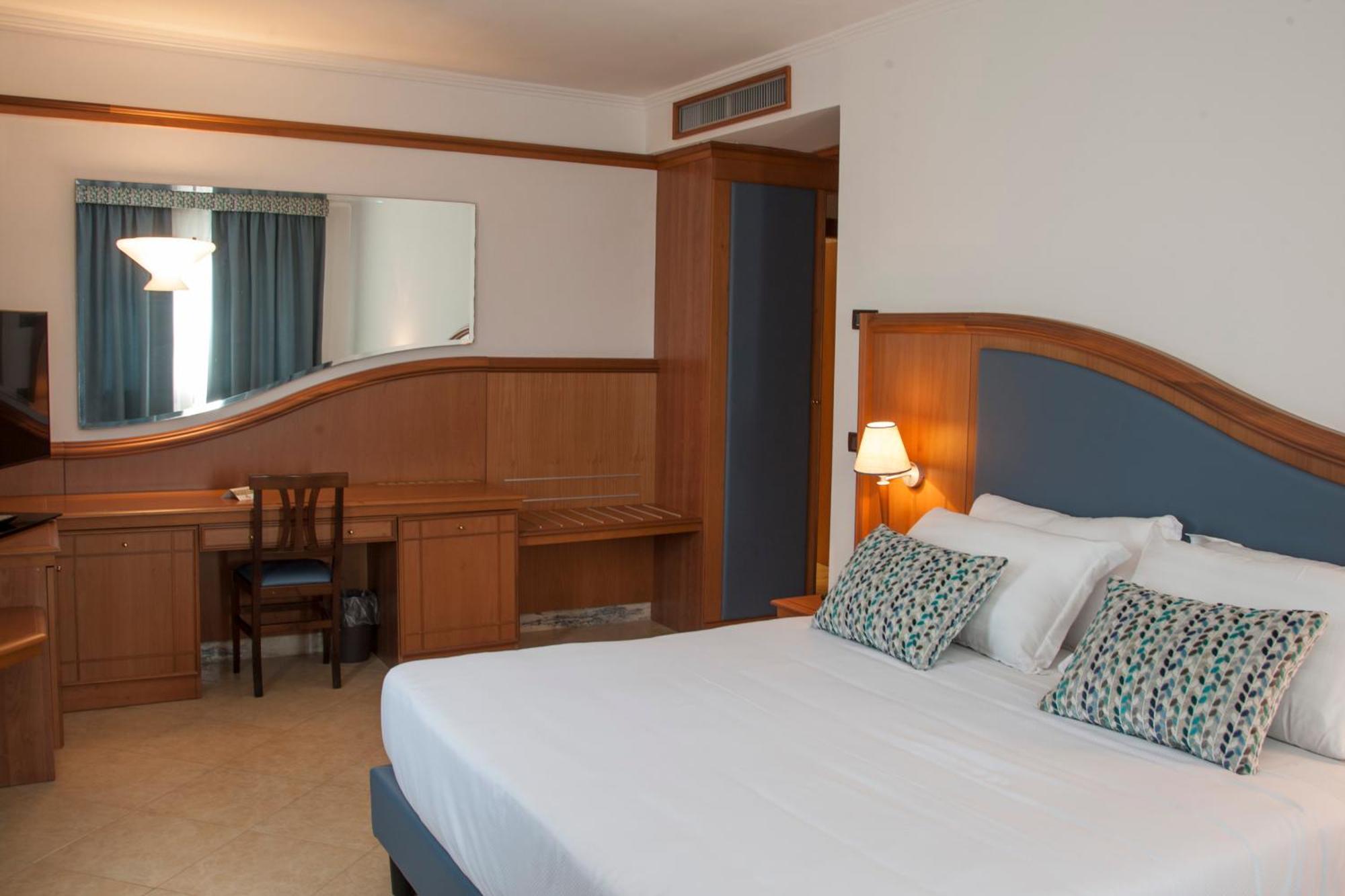 Hotel Centrale サバウディア エクステリア 写真
