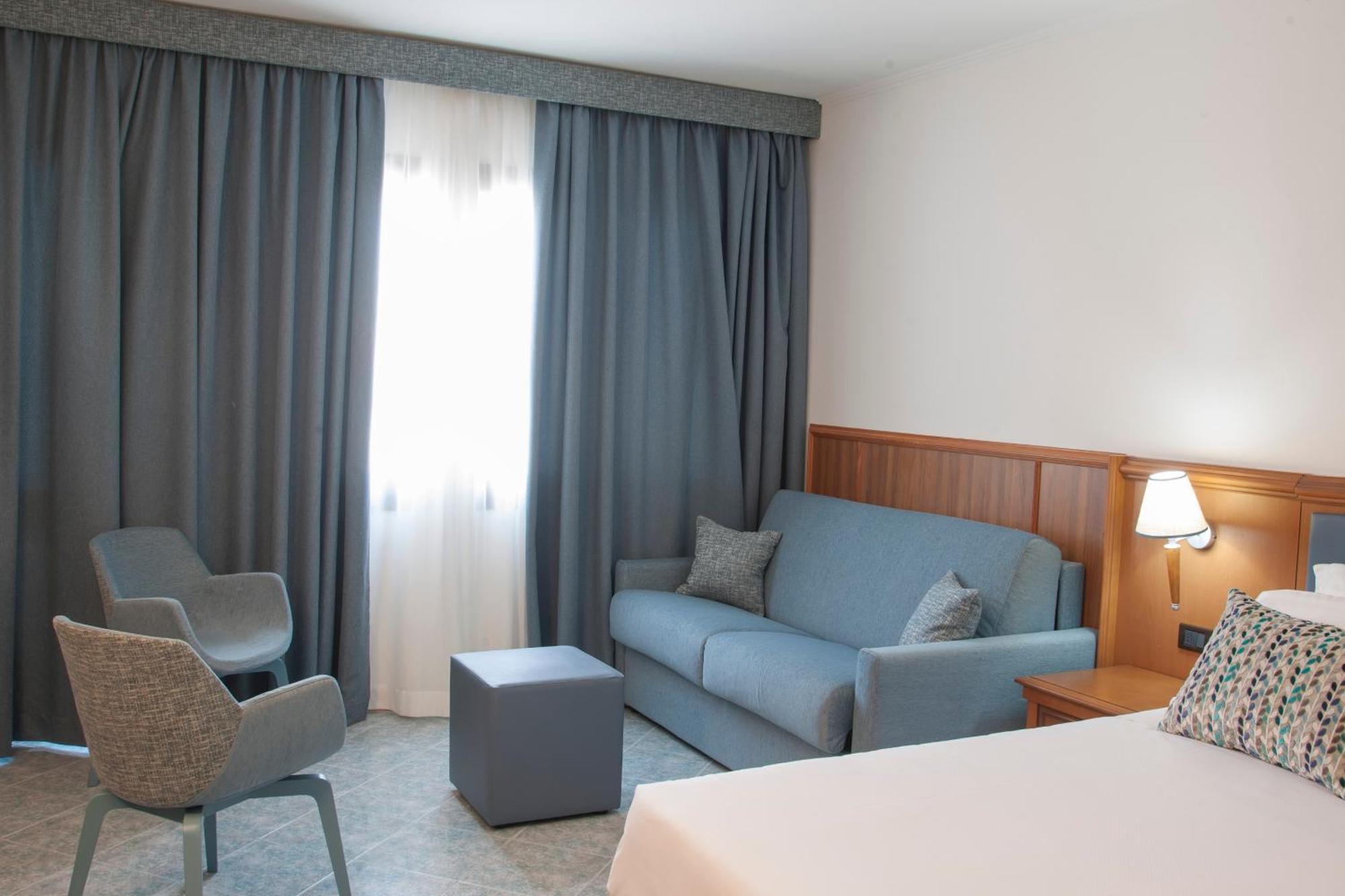 Hotel Centrale サバウディア エクステリア 写真