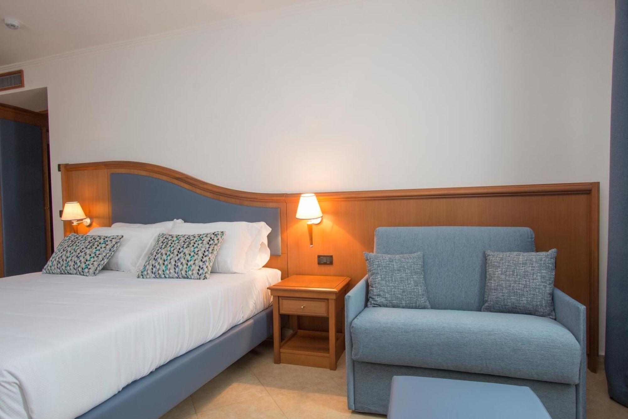 Hotel Centrale サバウディア エクステリア 写真