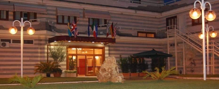Hotel Centrale サバウディア エクステリア 写真